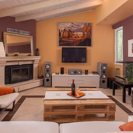 Panoramic View!penthouse 120qm Of Sea & Mountain * Лутра-Эдипсу